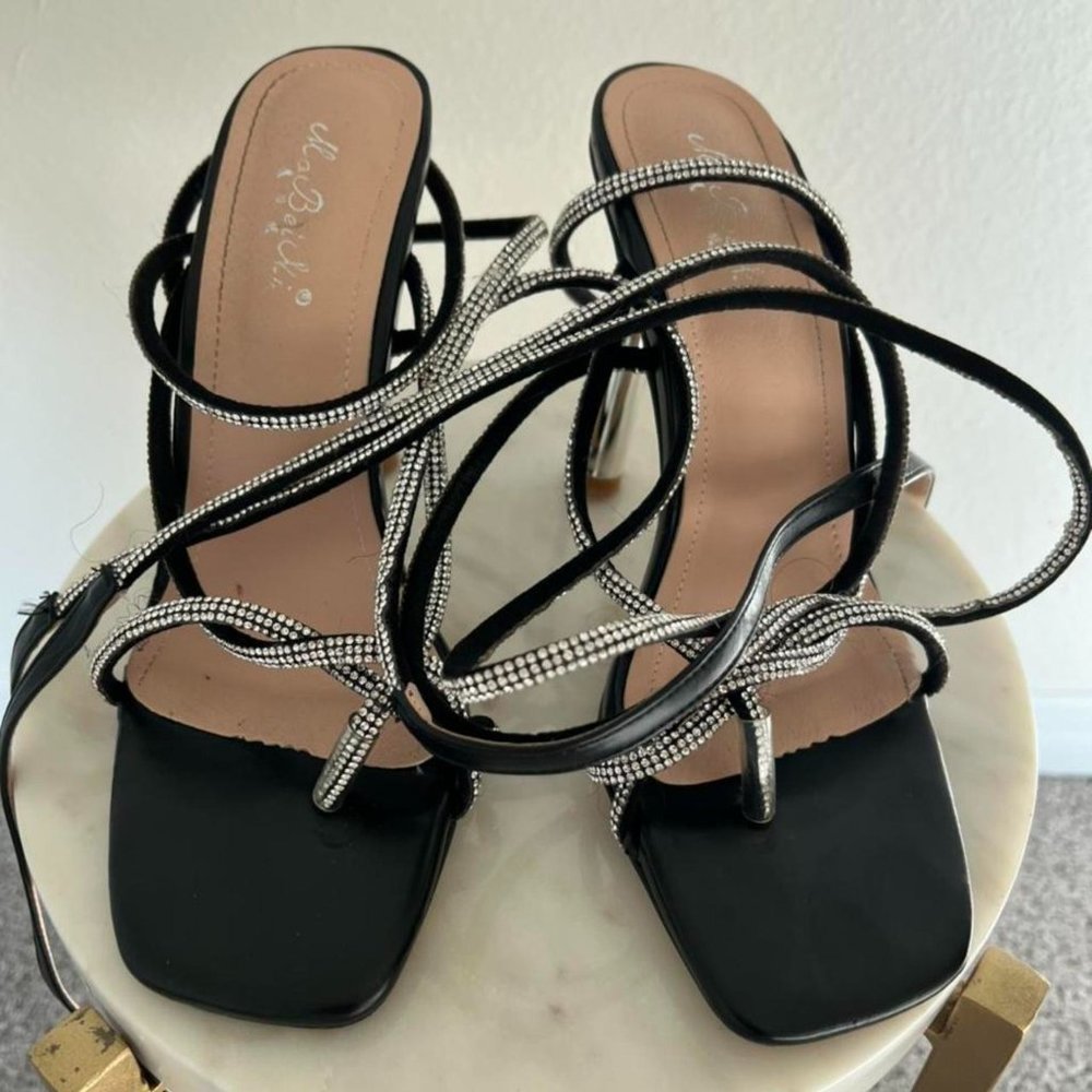 Tie up diamond strap heels